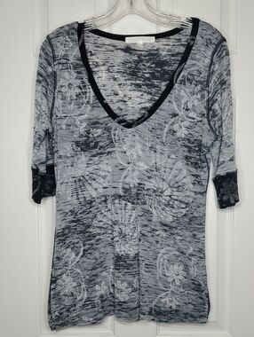 Semi-Sheer Seashell Nautilus Floral Black & White V-Neck Top Women's Size XL